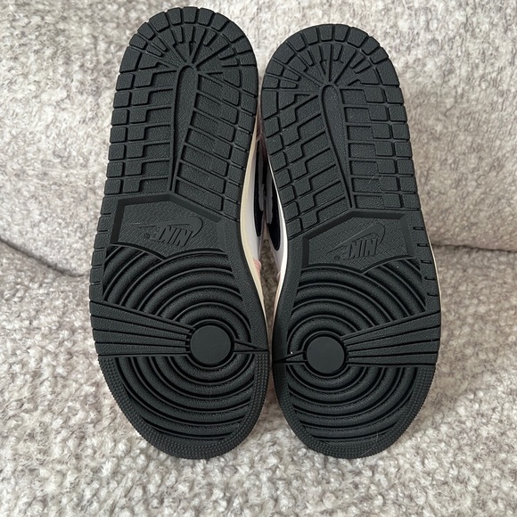 Nike Air Jordan 1 Retro High OG Skyline Sneakers Mens 6.5 W8 New no box - Picture 6 of 7